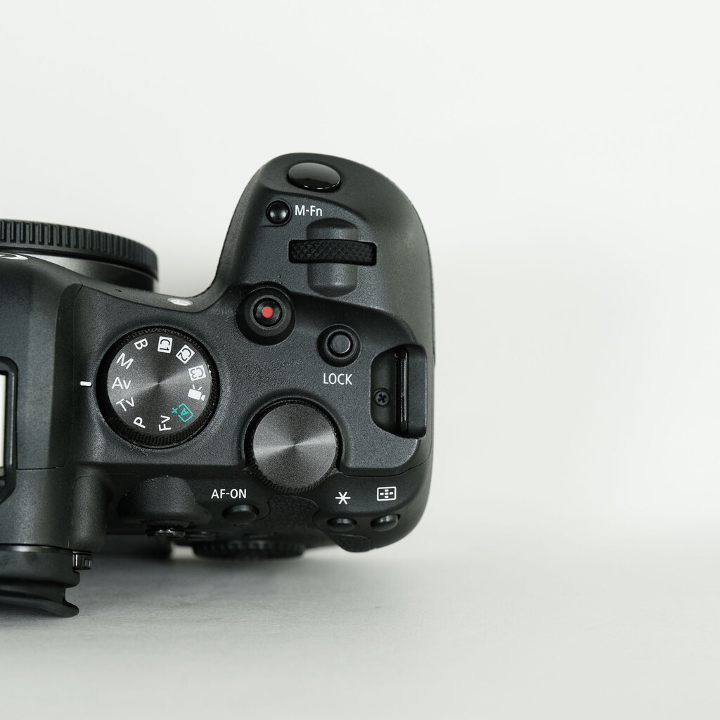 Canon EOS R6 Canon EOS R6