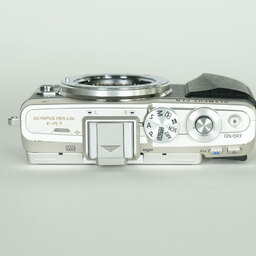 OLYMPUS PEN Lite E-PL7 ボディ シルバー OLYMPUS PEN Lite E-PL7 ボディ シルバー