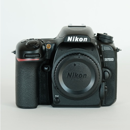 Nikon D7500