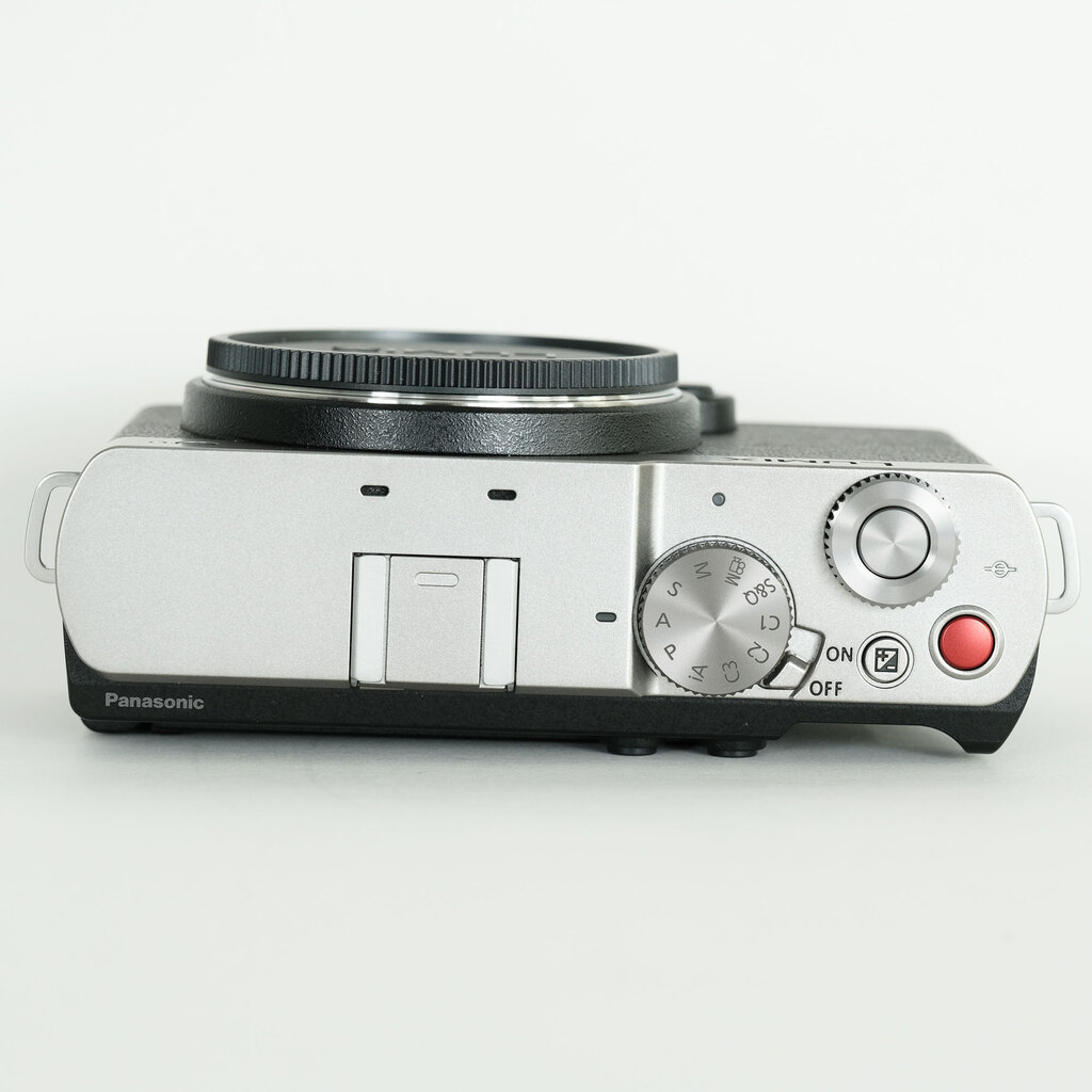 Panasonic LUMIX DC-S9 Panasonic LUMIX DC-S9