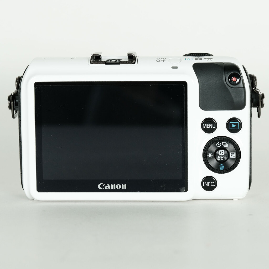 Canon EOS M ボディ ホワイト Canon EOS M ボディ ホワイト