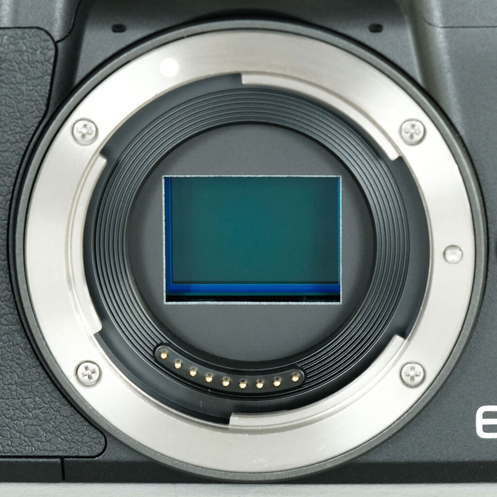 Canon EOS Kiss M Canon EOS Kiss M