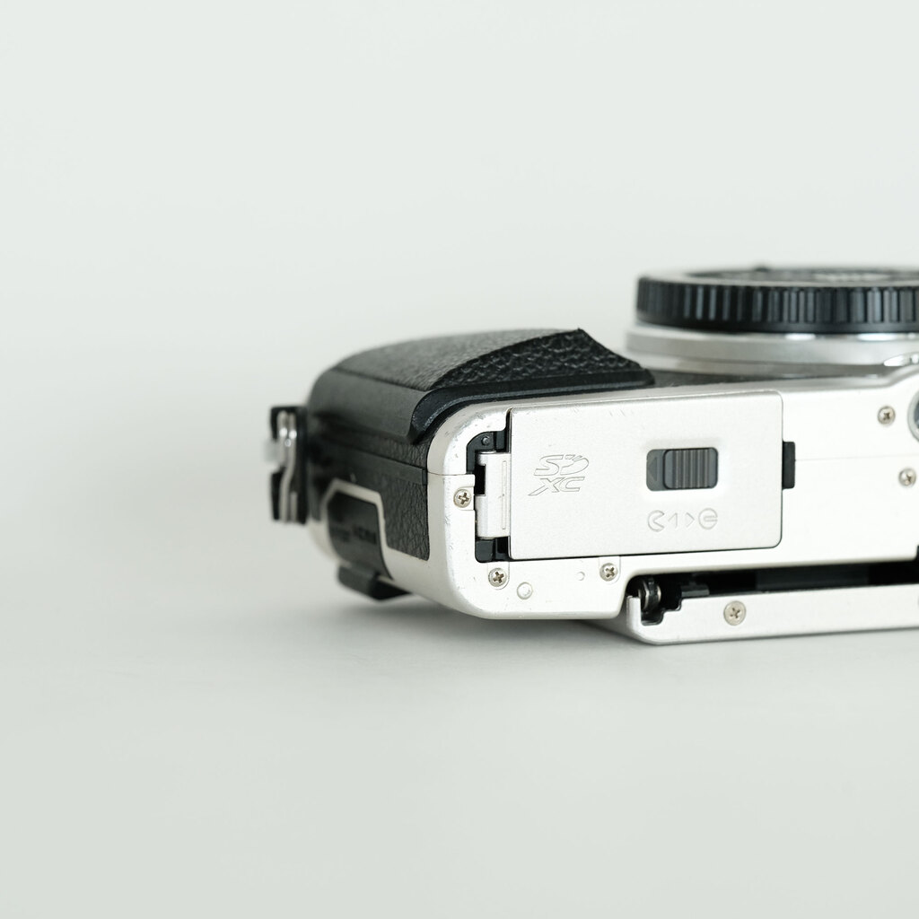 OLYMPUS PEN Lite E-PL7 ボディ シルバー OLYMPUS PEN Lite E-PL7 ボディ シルバー