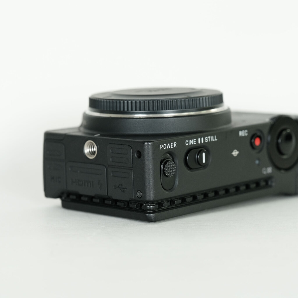 【値下げ中】【極美品】【使用回数１回】Sigma fp L ミラーレスカメラ SIGMA fp Lの出品 | ONE SCENE（ワンシーン）