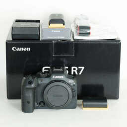 Canon EOS R7 Canon EOS R7