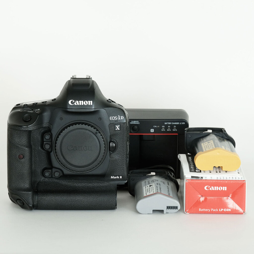 Canon - 【超美品】Canon デジタル一眼レフカメラ EOS-1D X Mark II Amazon.co.jp: Canon デジタル一眼レフカメラ EOS-1D X Mark II