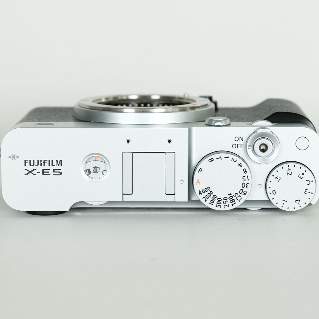 FUJIFILM X-E5