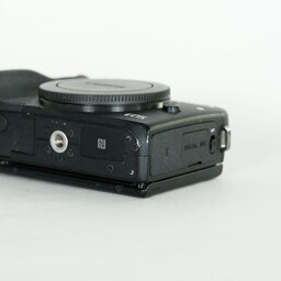 Canon EOS M3 ボディEVFキット ブラック