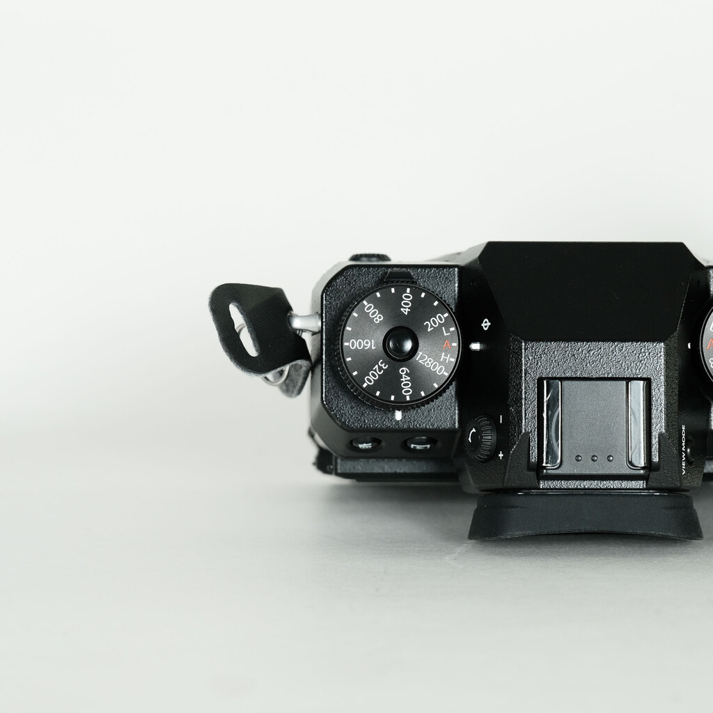 FUJIFILM　x-h1 状態良好　約10,000ショット　おまけ付き FUJIFILM X-H1の出品 | ONE SCENE（ワンシーン）