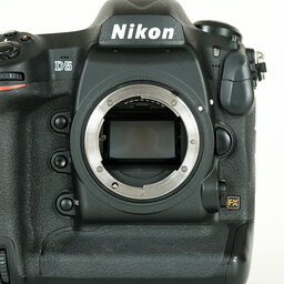 Nikon D5