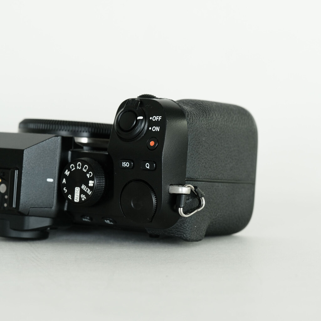 FUJIFILM X-S10 ボディ【おまけ付き】 FUJIFILM X-S10の出品 | ONE SCENE（ワンシーン）