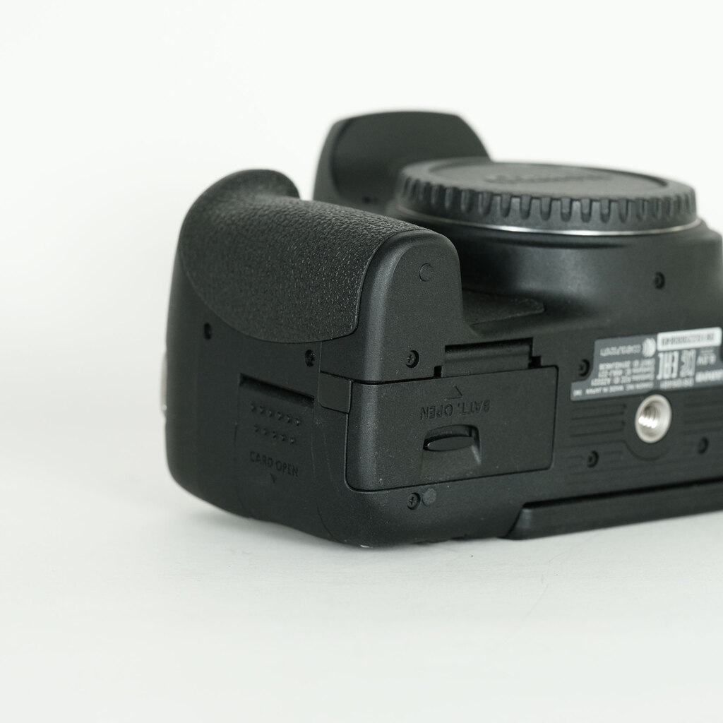 Canon EOS 8000D Canon EOS 8000D