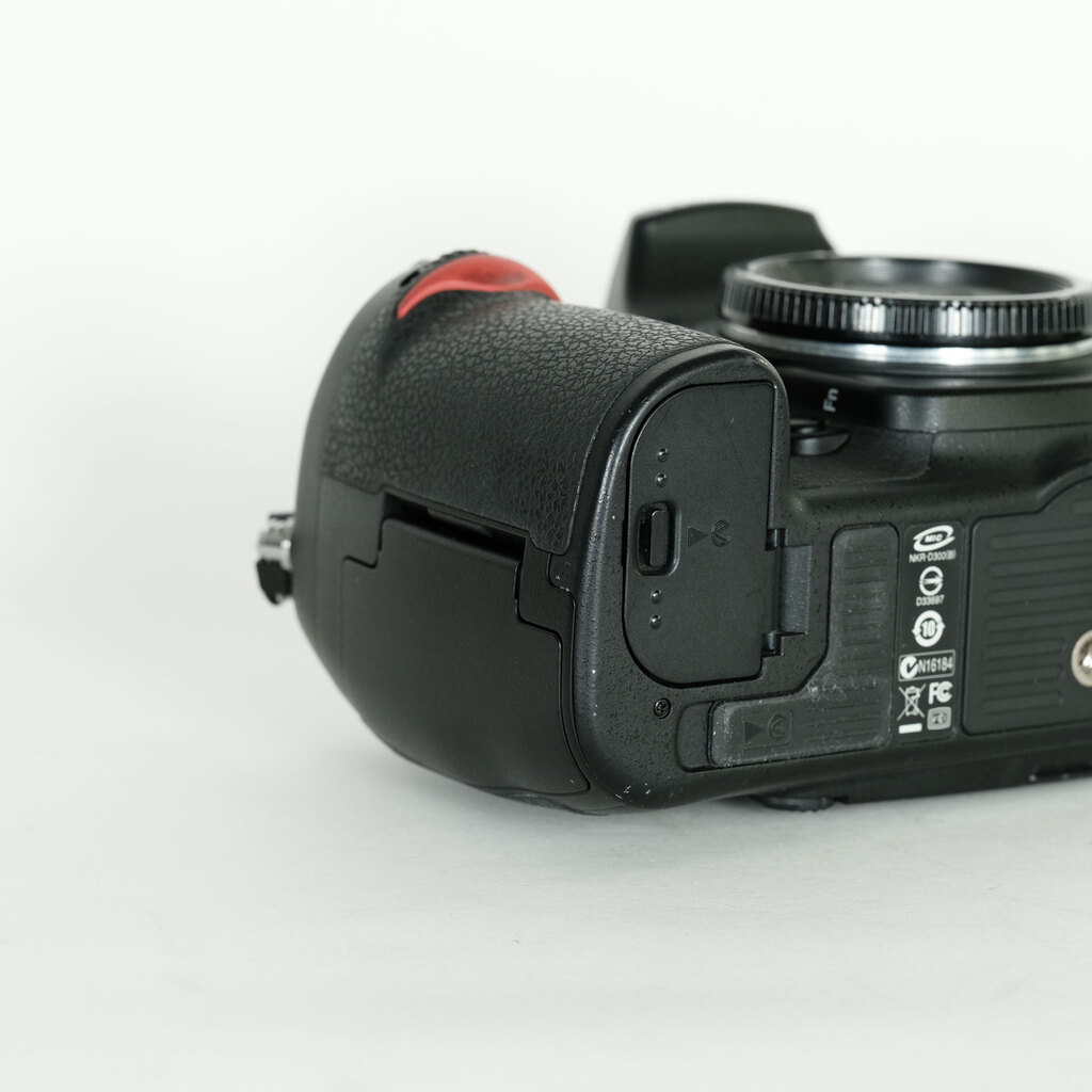 ★美品★ Nikon ニコン D300 ボディ #15093 ニコン D300 ボディ 価格比較 - 価格.com