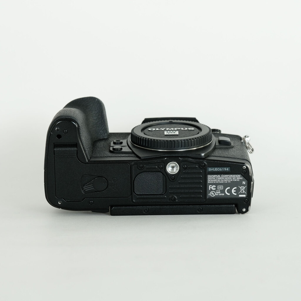 OLYMPUS OM-D E-M1 Mark II OLYMPUS OM-D E-M1 Mark II