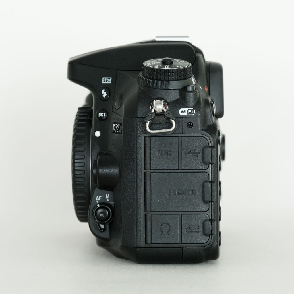 Nikon D7200 バッテリーパックキット Nikon D7200 バッテリーパックキット