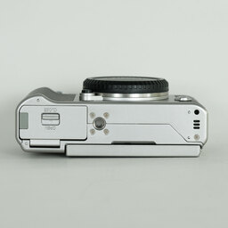 FUJIFILM X-A3 ボディ  シルバー FUJIFILM X-A3 ボディ  シルバー