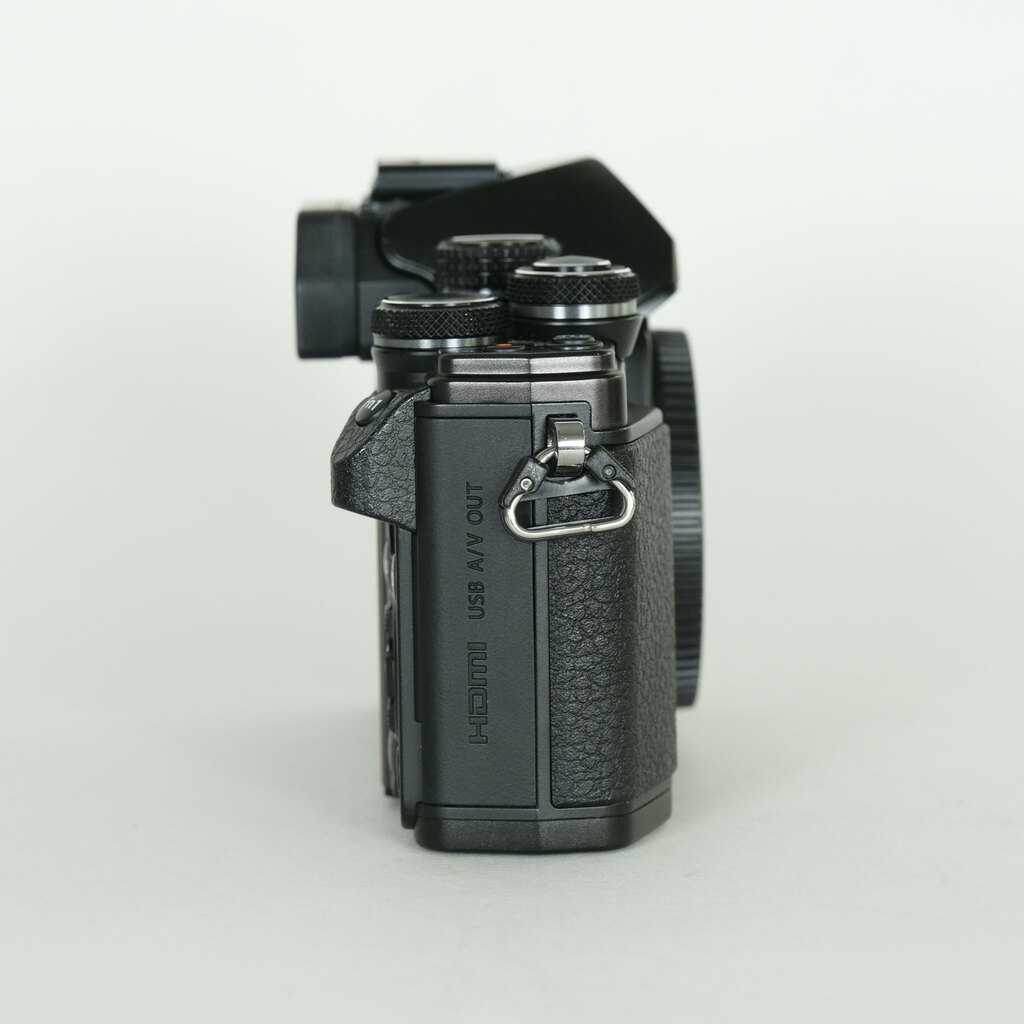 OLYMPUS OM-D E-M10 Mark II OLYMPUS OM-D E-M10 Mark II