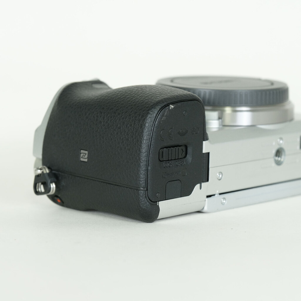 SONY α6400(ILCE-6400) SONY α6400(ILCE-6400)