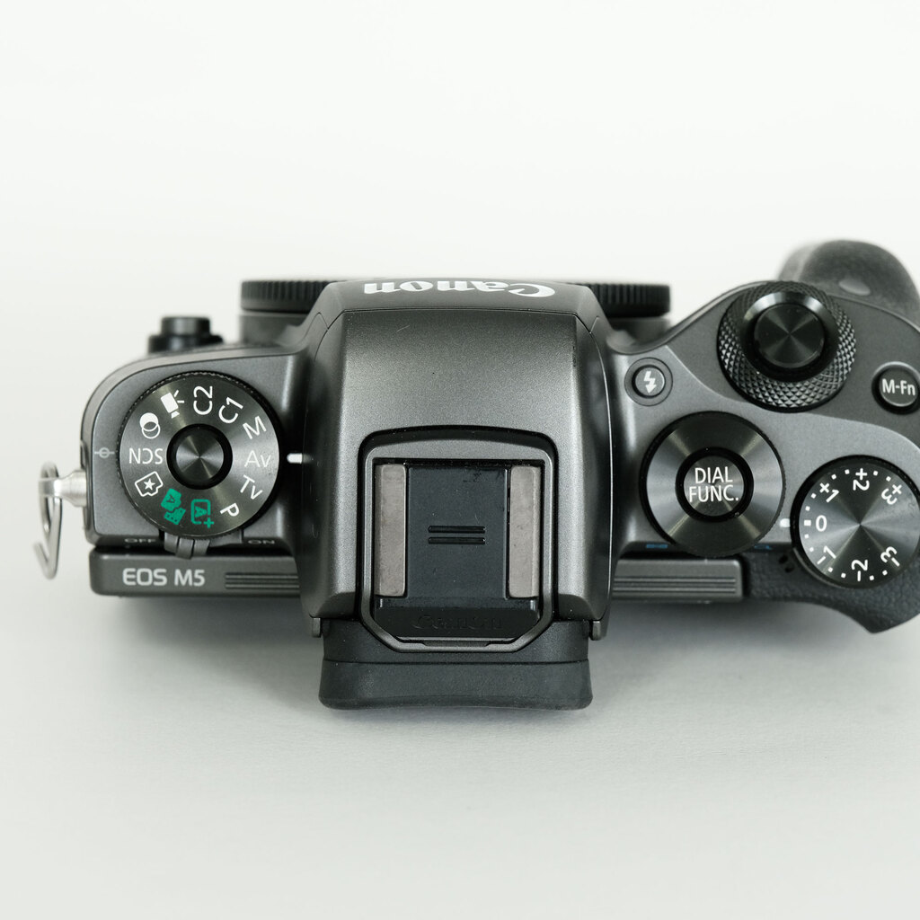 Canon EOS M5 Canon EOS M5