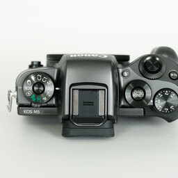 Canon EOS M5 Canon EOS M5