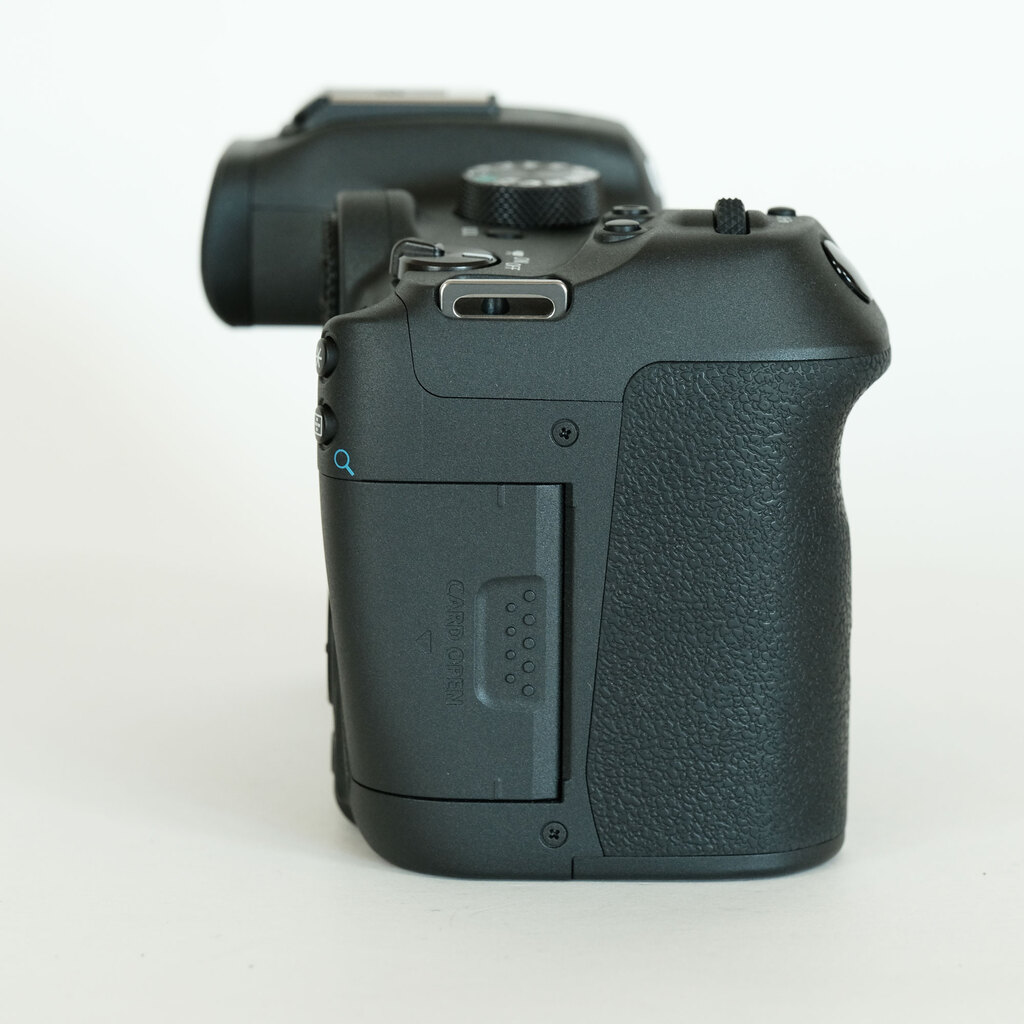 Canon EOS R7 Canon EOS R7