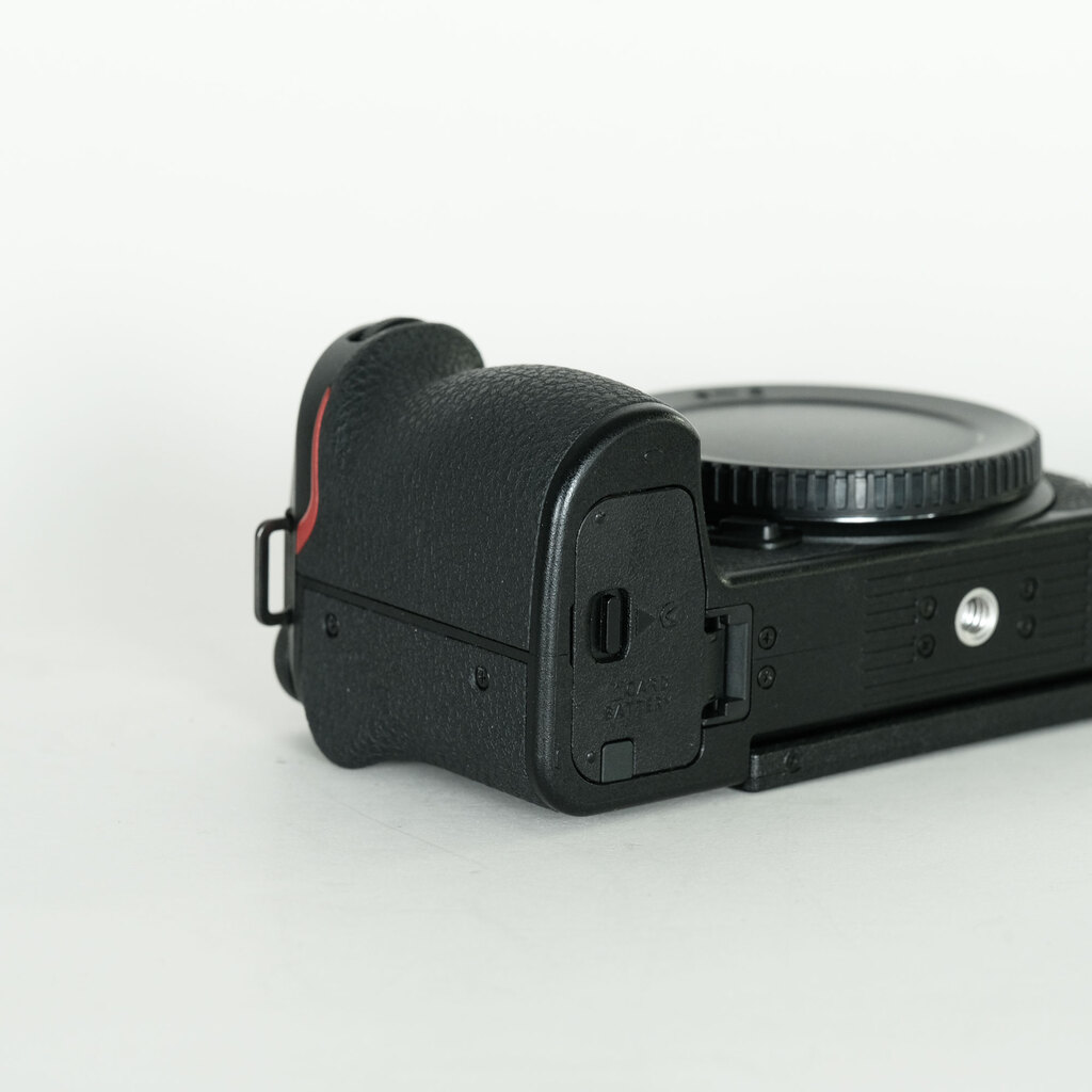 Nikon Z30の出品 | ONE SCENE（ワンシーン）