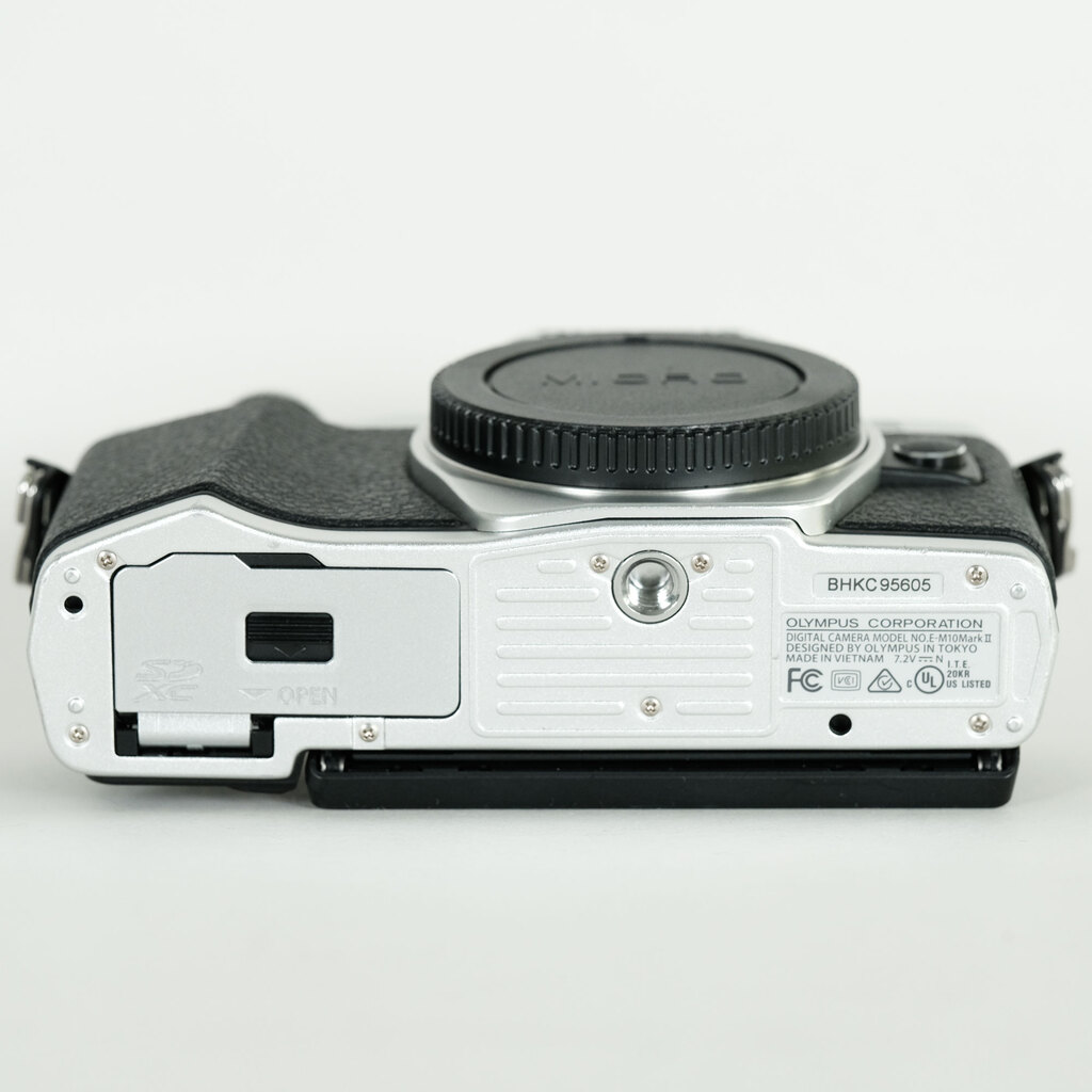 OLYMPUS OM-D E-M10 Mark II OLYMPUS OM-D E-M10 Mark II