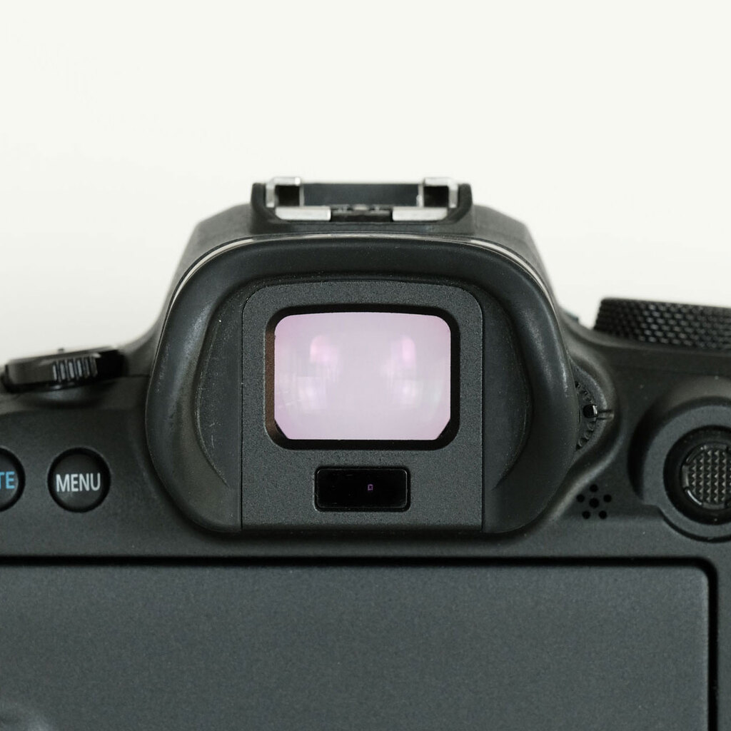 Canon EOS R6 Canon EOS R6
