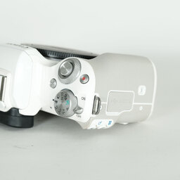 Canon EOS Kiss M Canon EOS Kiss M