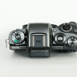Canon EOS M5 Canon EOS M5