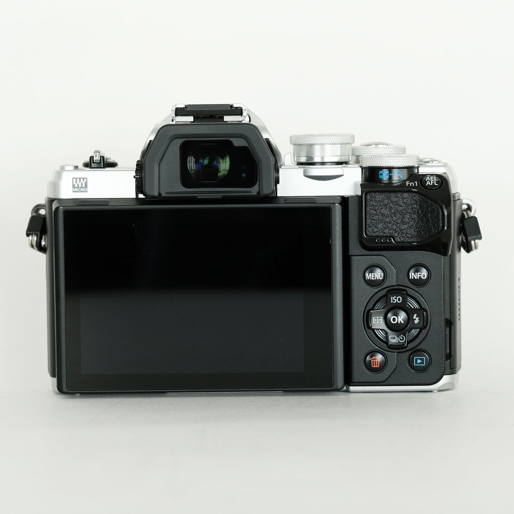OLYMPUS OM-D E-M10 Mark III OLYMPUS OM-D E-M10 Mark III