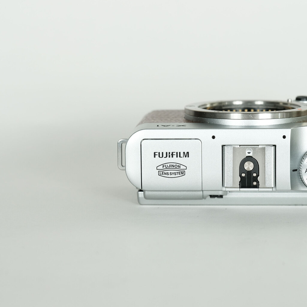 FUJIFILM X-A1 ボディ ブラウン