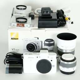 Nikon Nikon1 V1 ダブルズームキット ホワイト Nikon Nikon1 V1 ダブルズームキット ホワイト
