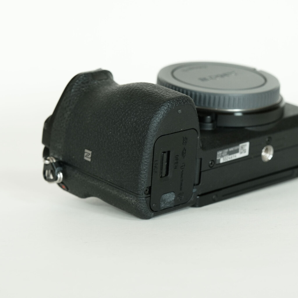 SONY ILCE−6500 α6500 ボディ Amazon.com : Sony Alpha a6500 Mirrorless Digital Camera w