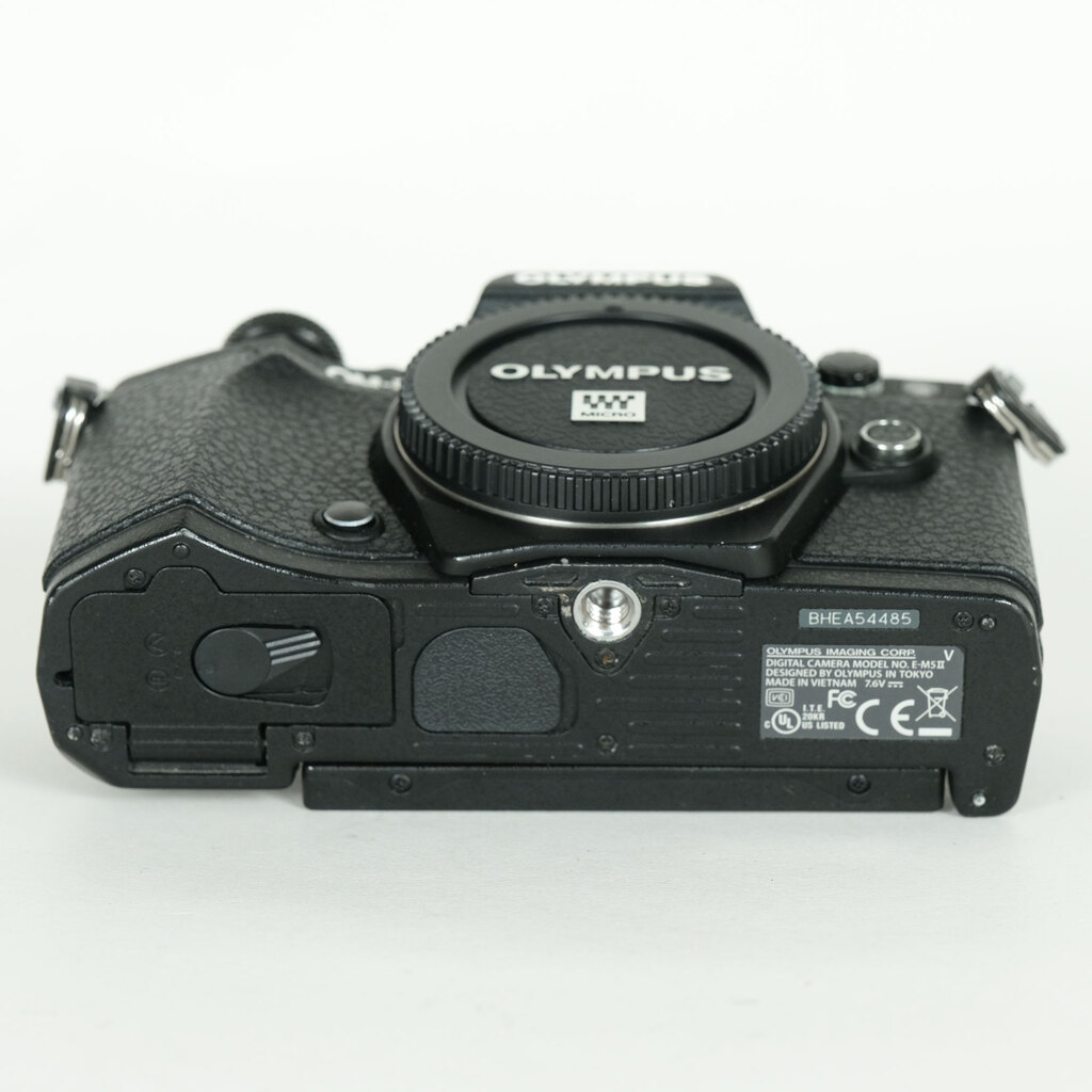 OLYMPUS OM-D E-M5 Mark II