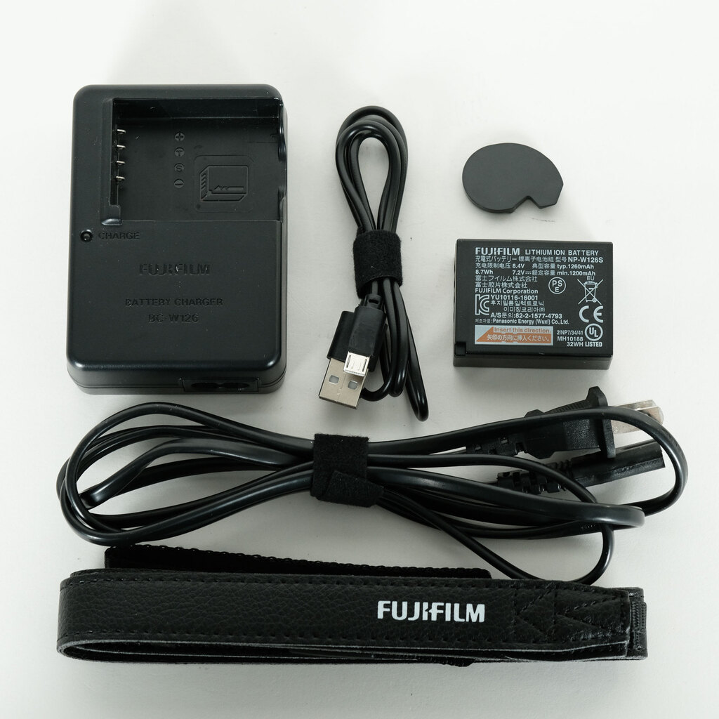 【並品】FUJIFILM XT20 BLACK＋レンズ＋バッテリおまけ FUJIFILM X-T20の出品 | ONE SCENE（ワンシーン）