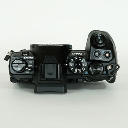 OLYMPUS OM-D E-M1 Mark II OLYMPUS OM-D E-M1 Mark II