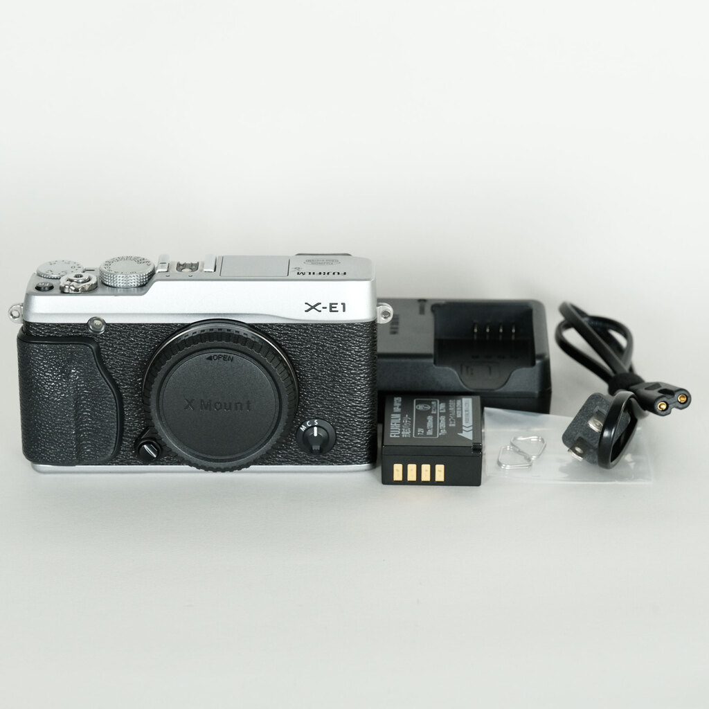 FUJIFILM X-E1 シルバー FUJIFILM X-E1 シルバー