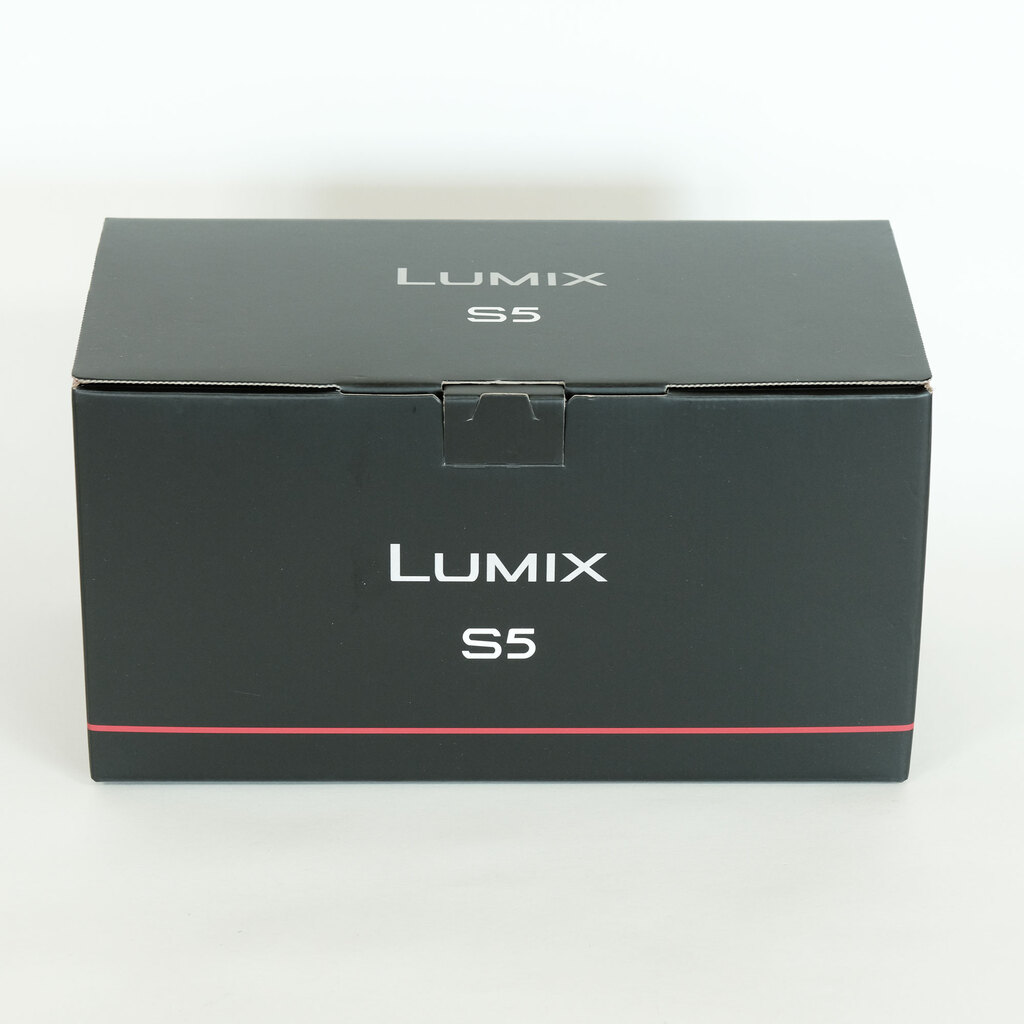 Panasonic LUMIX DC-S5 Panasonic LUMIX DC-S5