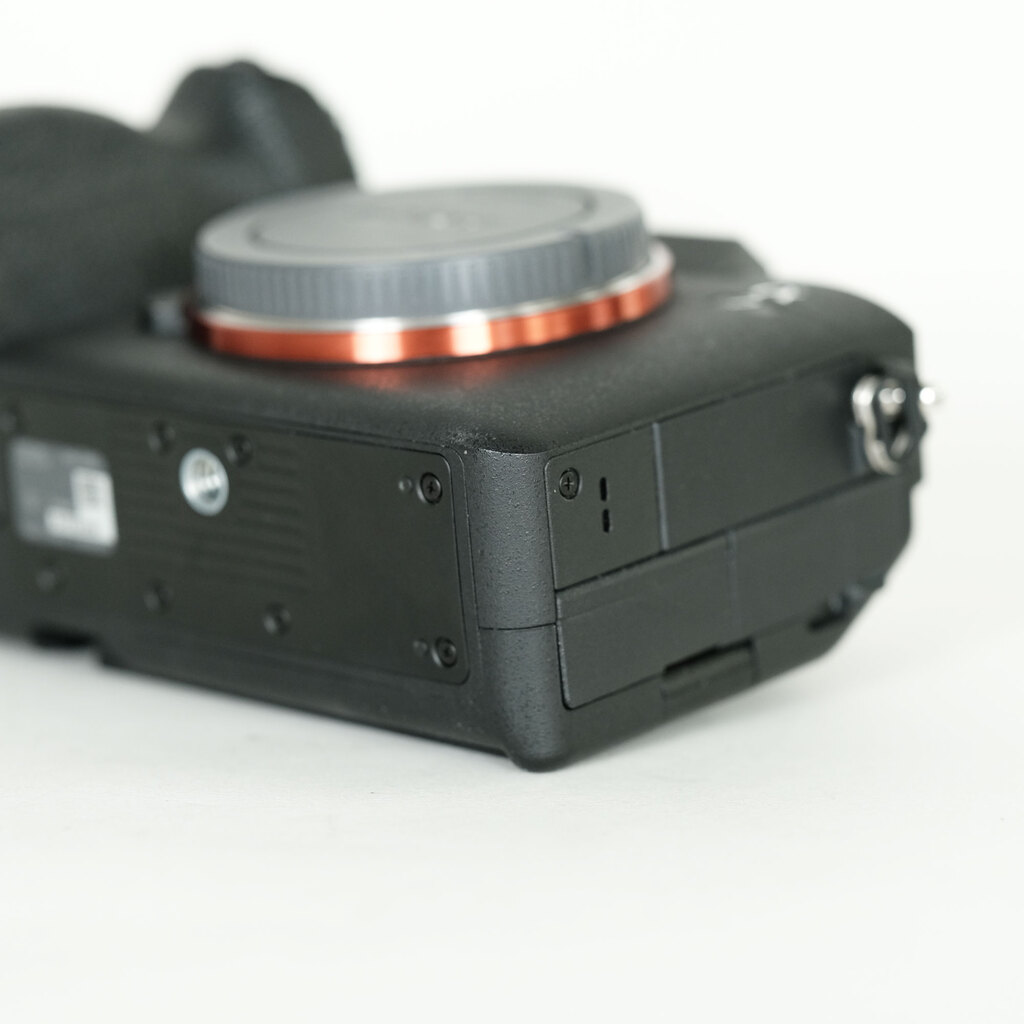 Sony A7 IV ILCE-7M4 ボディ 9000回未満 シャッター 美品 SONY α7 IV（ILCE-7M4）の出品 | ONE SCENE（ワンシーン）