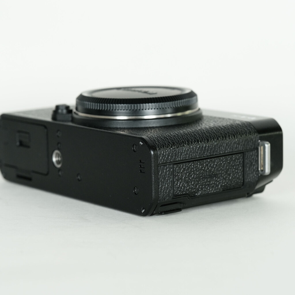 FUJIFILM X-E4の出品 | ONE SCENE（ワンシーン）