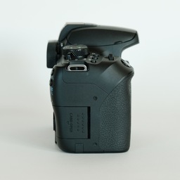 Canon EOS Kiss X10i