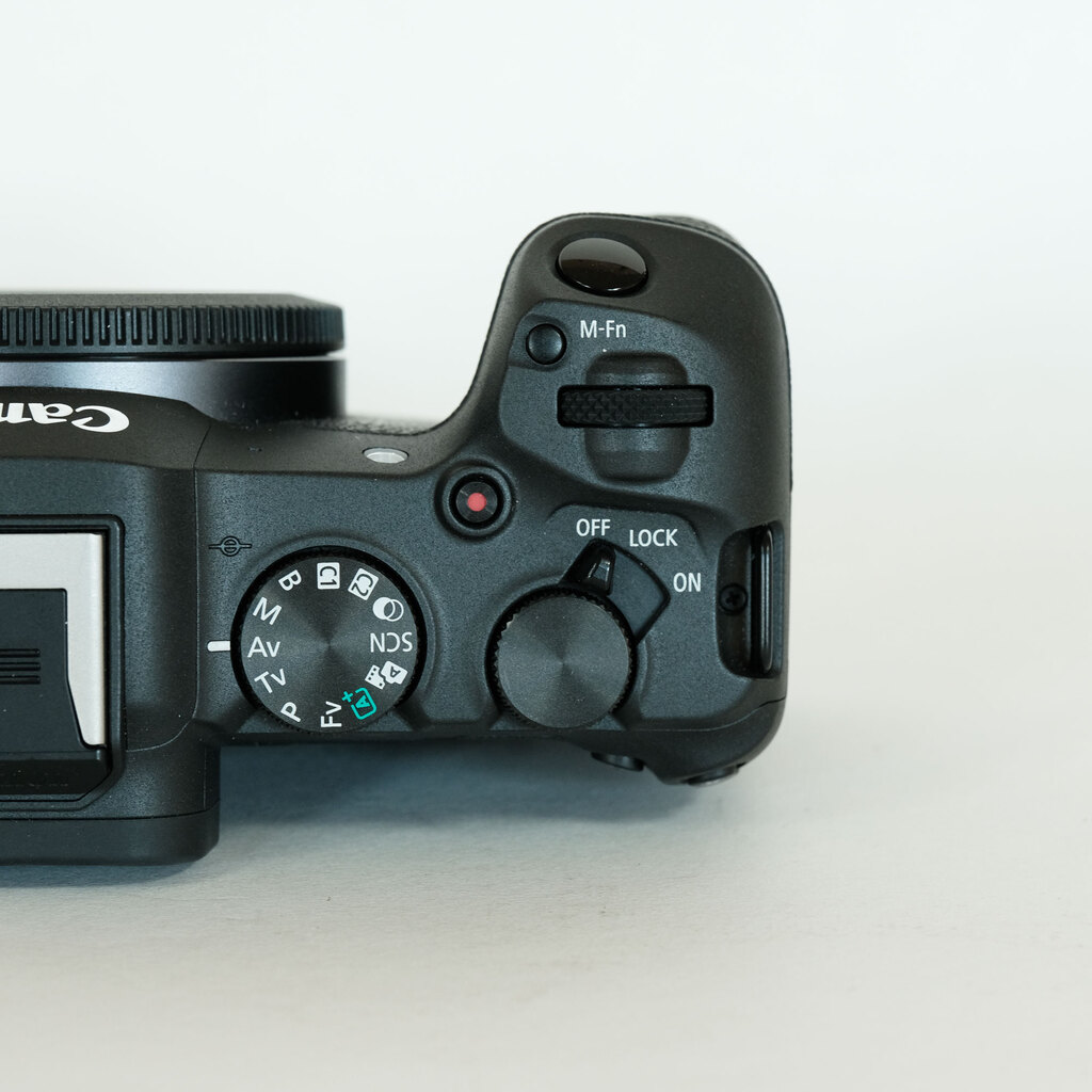 Canon EOS R8 Canon EOS R8