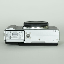 FUJIFILM X-A1 ボディ シルバー