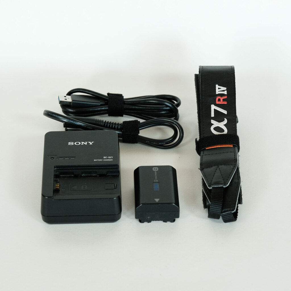 SONY α7R IV（ILCE-7RM4）の出品 | ONE SCENE（ワンシーン）