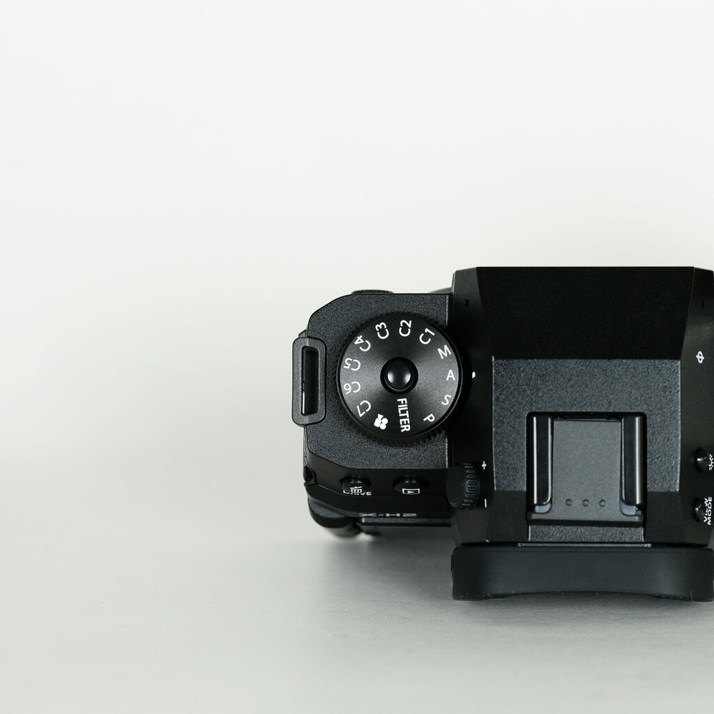 FUJIFILM X-H2