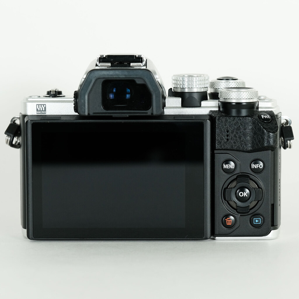 OLYMPUS OM-D E-M10 Mark II OLYMPUS OM-D E-M10 Mark II