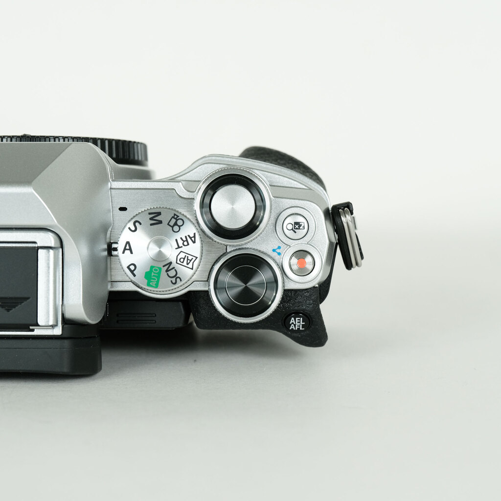 OLYMPUS OM-D E-M10 Mark IV