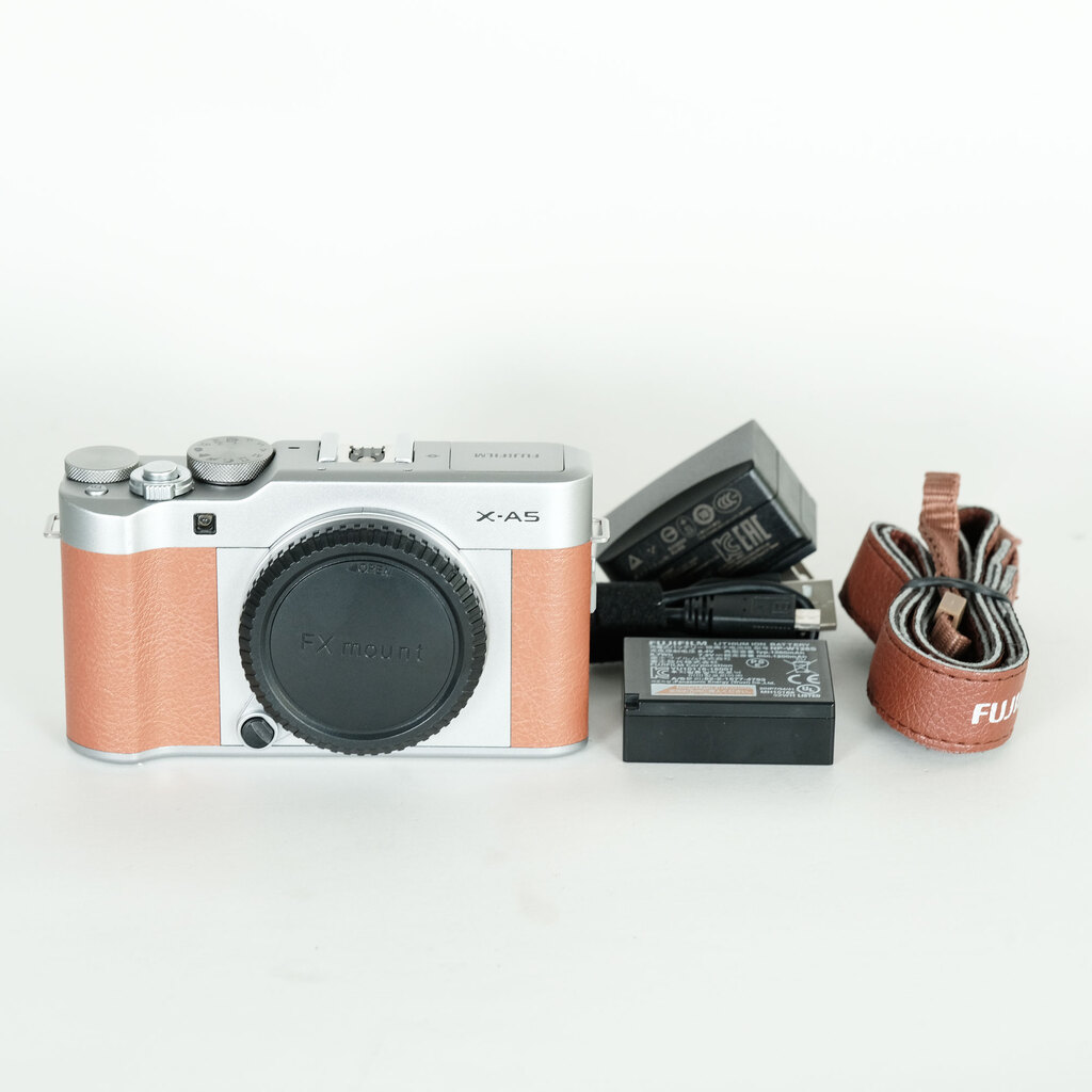 FUJIFILM X-A5 ボディ ブラウンの出品 | ONE SCENE（ワンシーン）