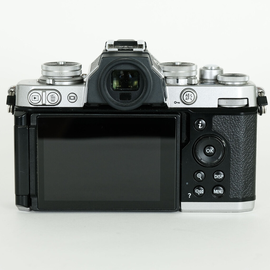 Nikon Z fcの出品 | ONE SCENE（ワンシーン）